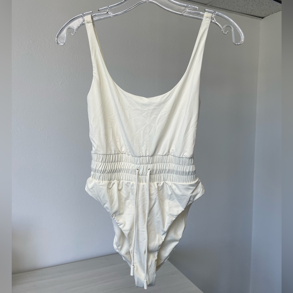 GOOD AMERICAN WHITE ONE PIECE SWIMSUIT